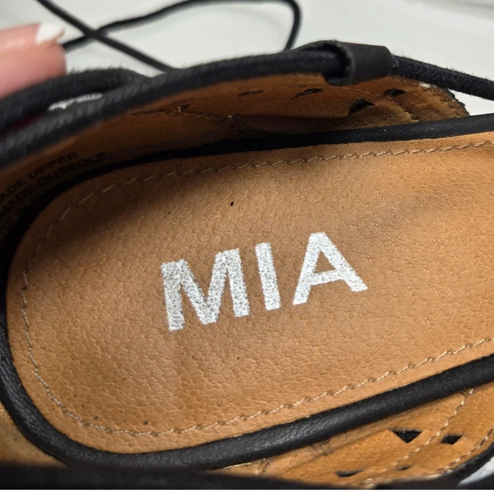 MIA Norine Lace Up Ankle Wrap Flats 7.5 Black Pointed Toe Laser Cut‎ Romantic